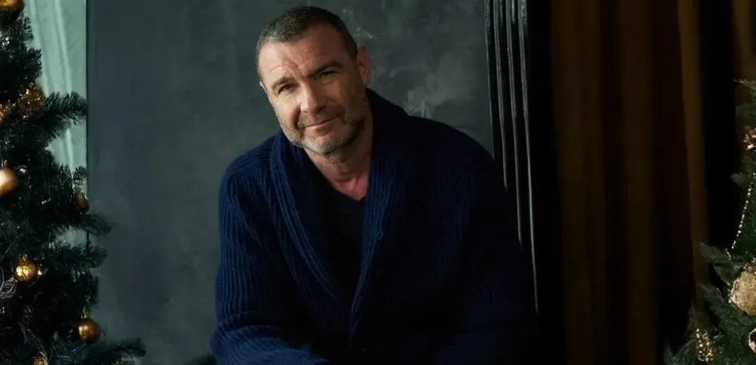 Подробнее о статье Лієв Шрайбер прочитав вірш Максима Кривцова