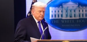 Подробнее о статье Трамп запроваджує глобальний тариф 10% у відповідь на рішення суду