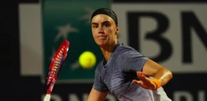 Подробнее о статье Калініна дострокала до півфіналу в Анталії