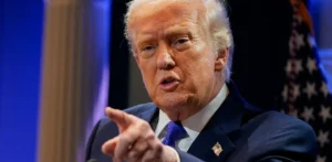 Подробнее о статье Трамп оголосив про введення нових глобальних мит у відповідь на рішення Верховного суду