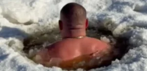 Подробнее о статье Рівненський мешканець встановив рекорд України в ополонці