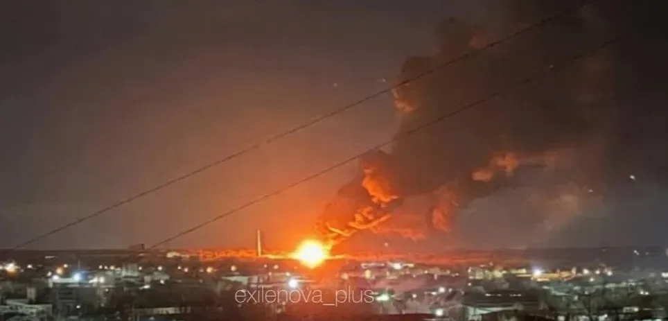 Подробнее о статье У Луганську пролунали вибухи на нафтобазі