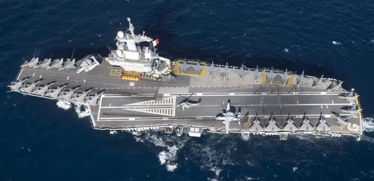 Подробнее о статье Російський дрон затримано біля французького авіаносця