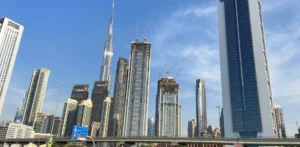 Подробнее о статье Вибухи в Дубаї та Абу-Дабі: Авіакомпанії скасовують рейси