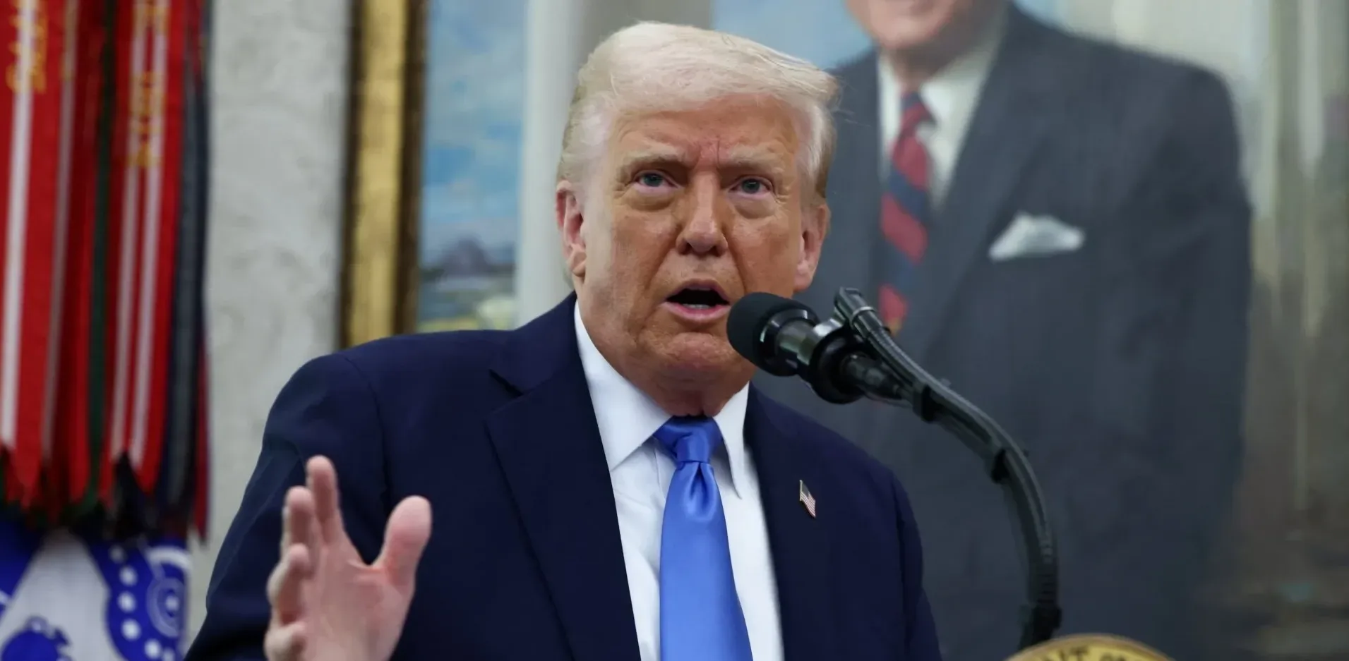 Подробнее о статье Трамп розглядає обмежений удар по Ірану з метою досягнення угоди