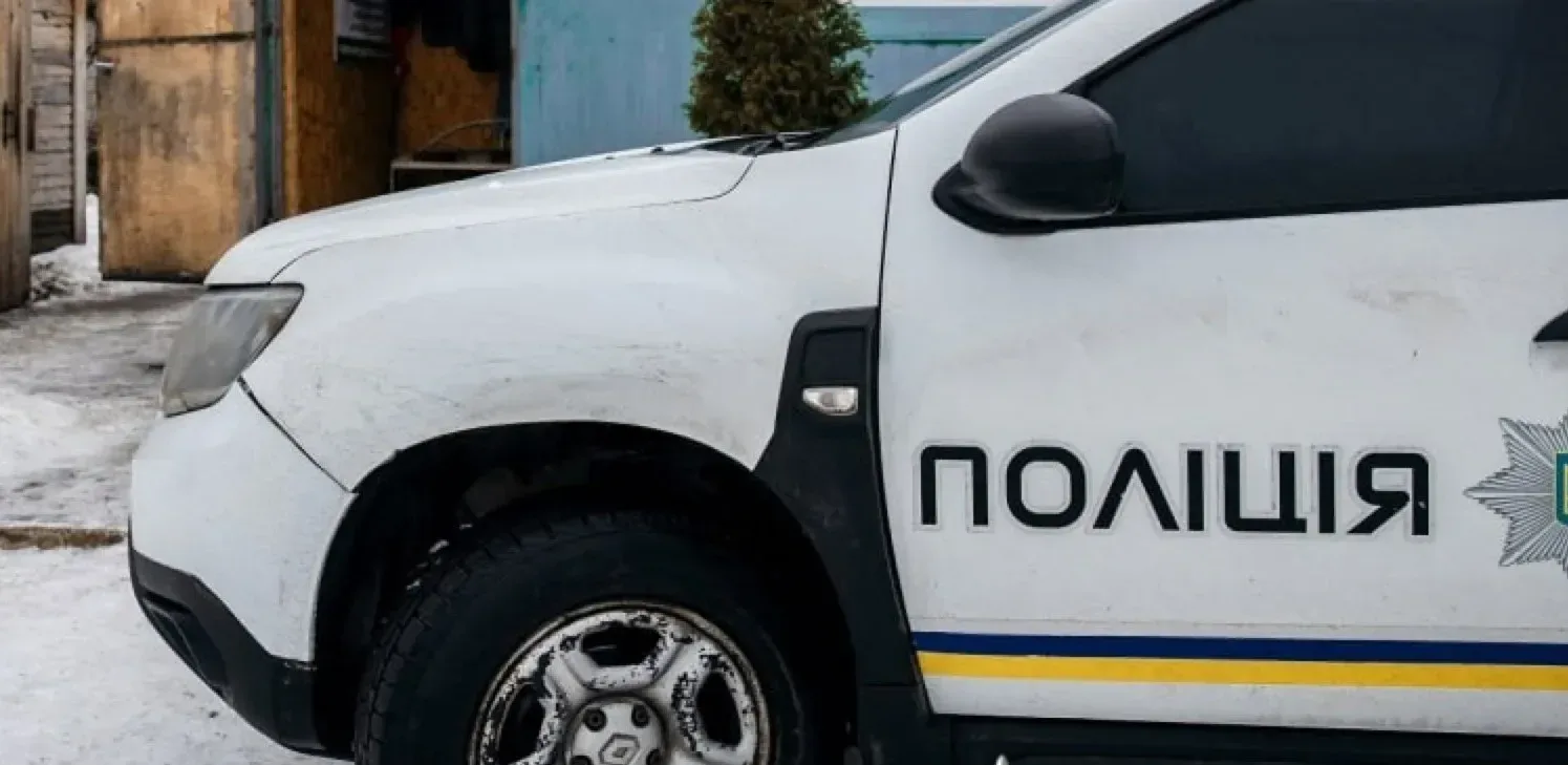 Подробнее о статье В Чернівецькій області сталася подія з гранатою, двоє поліцейських поранені