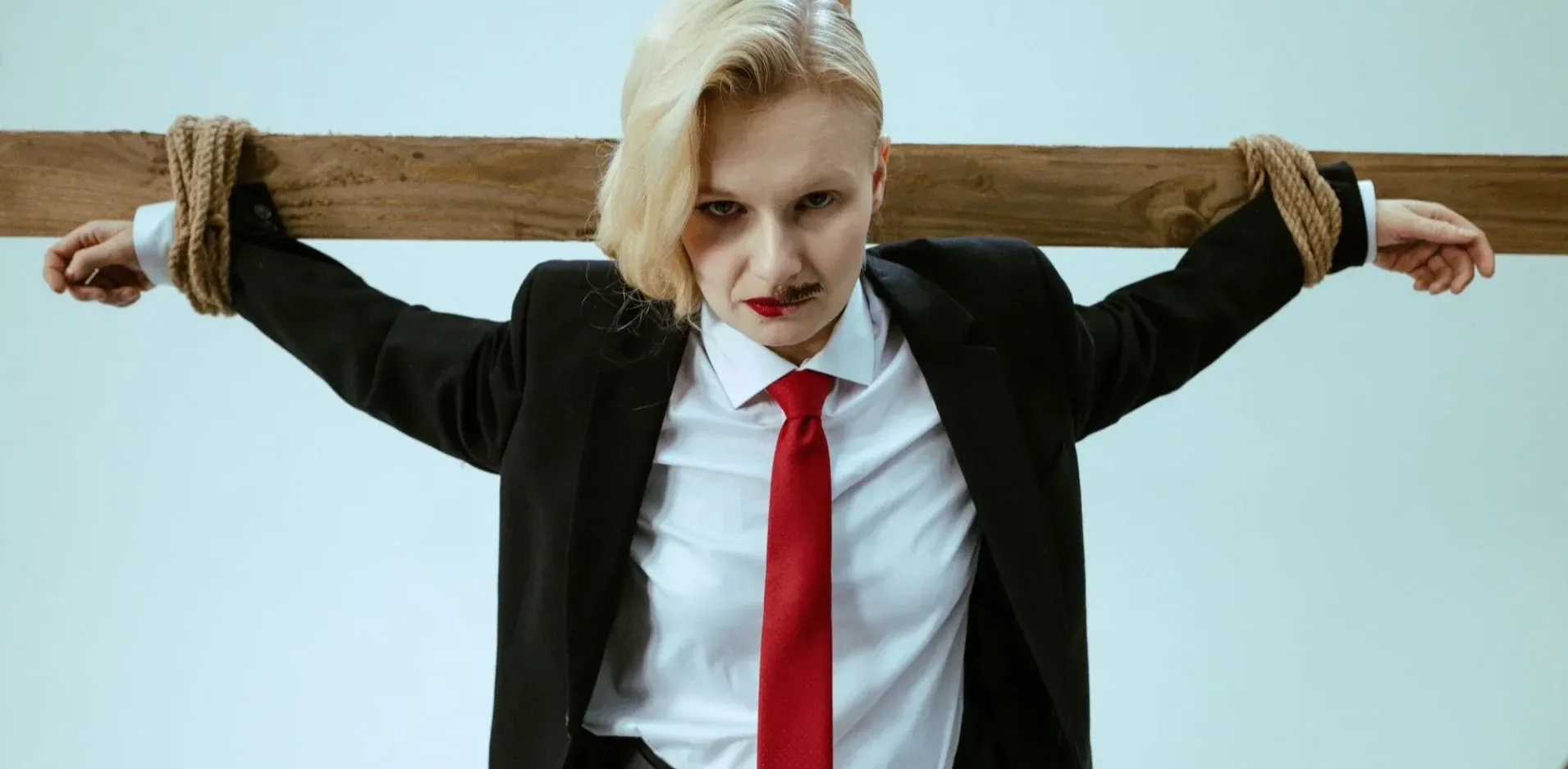 Подробнее о статье Вистава ‘Орландо’: Адаптація Вірджинії Вулф у Києві