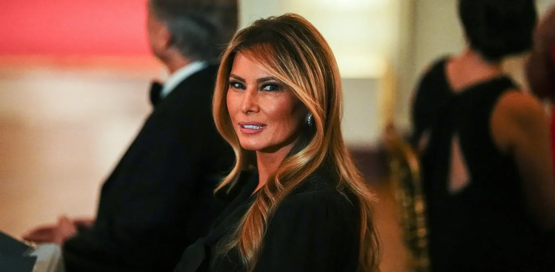 Подробнее о статье Меланія Трамп вразила вишуканим образом на вечері губернаторів