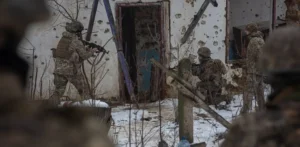 Подробнее о статье Російські сили зосереджені на Лиманському напрямку, намагаючись пробити оборону ЗСУ