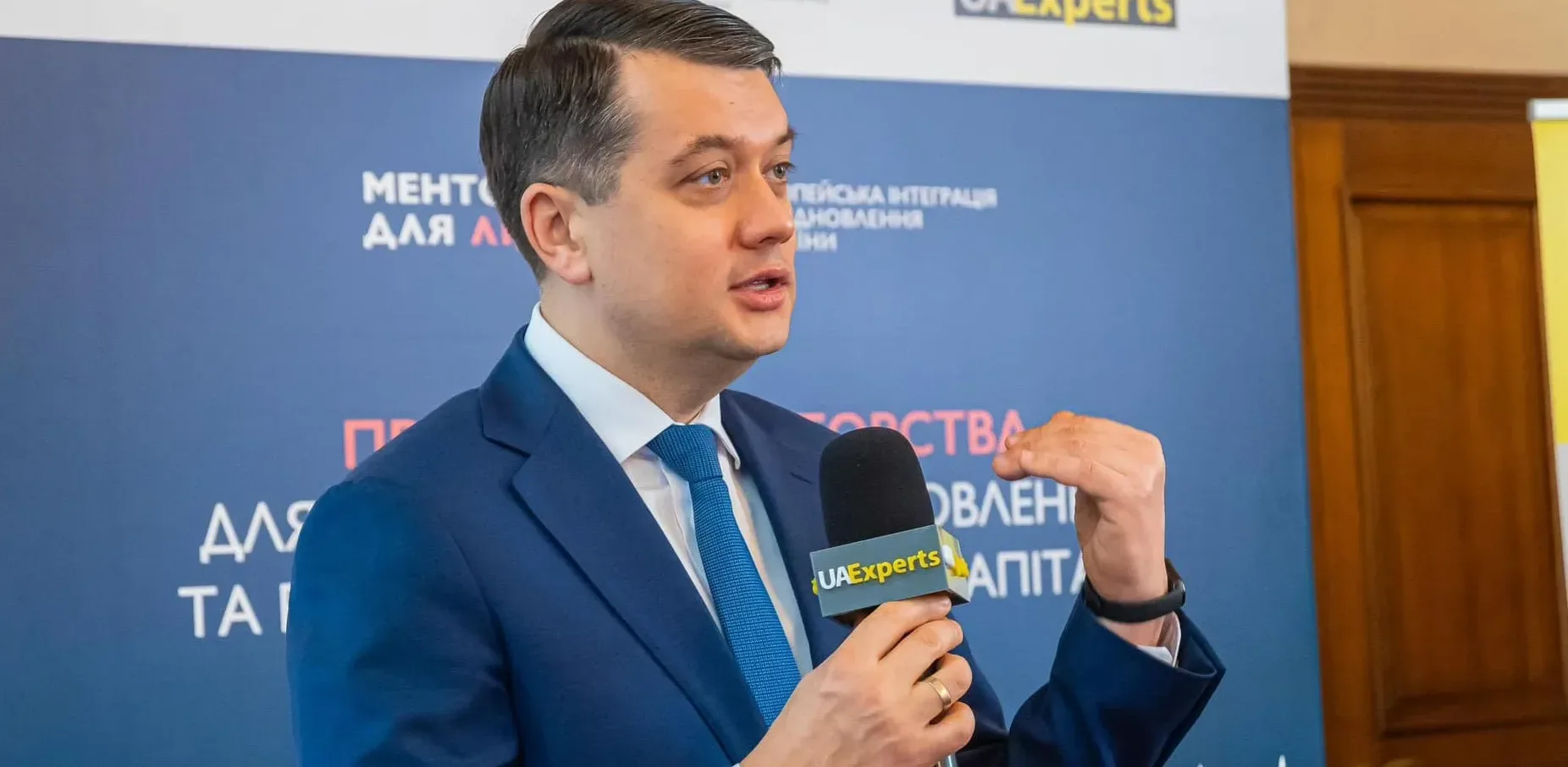 Подробнее о статье В Київській області пошкоджено приватний будинок нардепа Разумкова