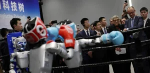 Подробнее о статье Роботи-гуманоїди продемонстрували кунг-фу та бокс у Китаї канцлеру Німеччини