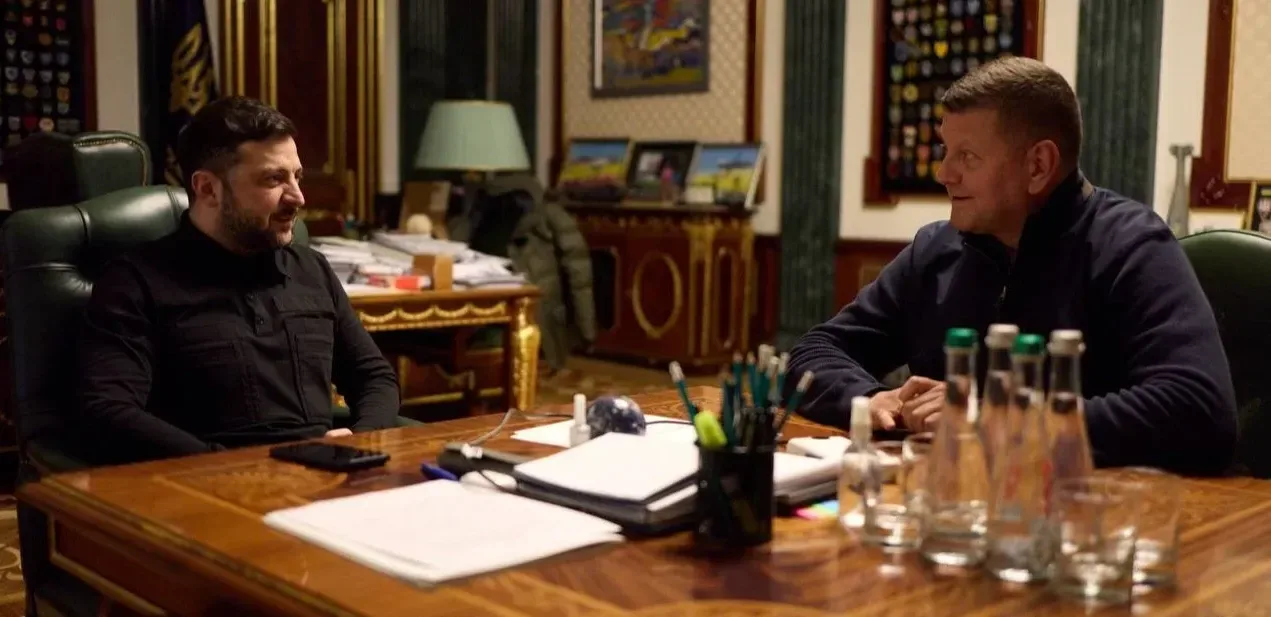 Подробнее о статье Зеленський і Залужний: Критика та майбутні перспективи