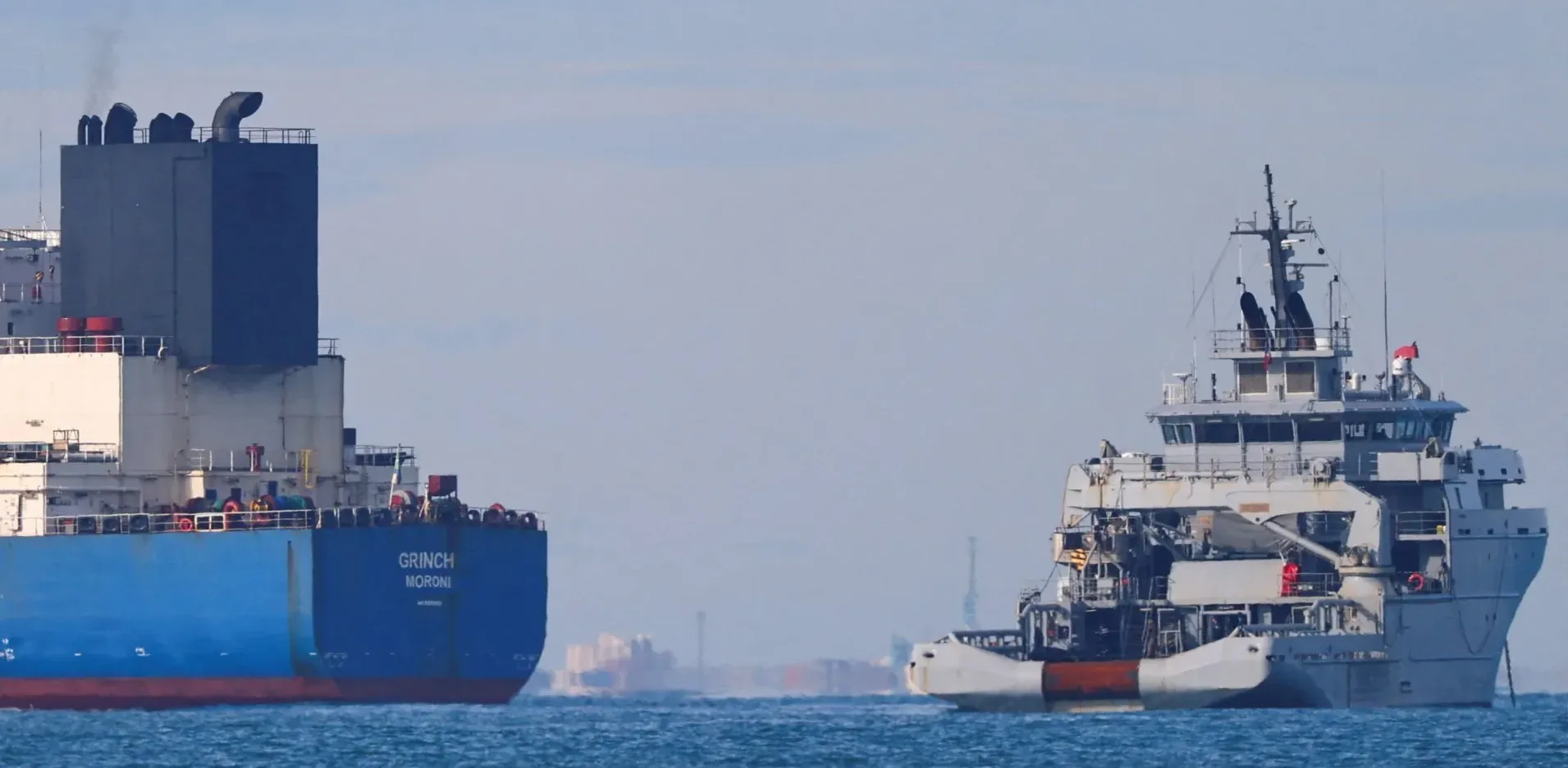 Подробнее о статье Україна запровадила санкції проти капітанів суден тіньового флоту РФ та осіб, пов’язаних з військовим комплексом