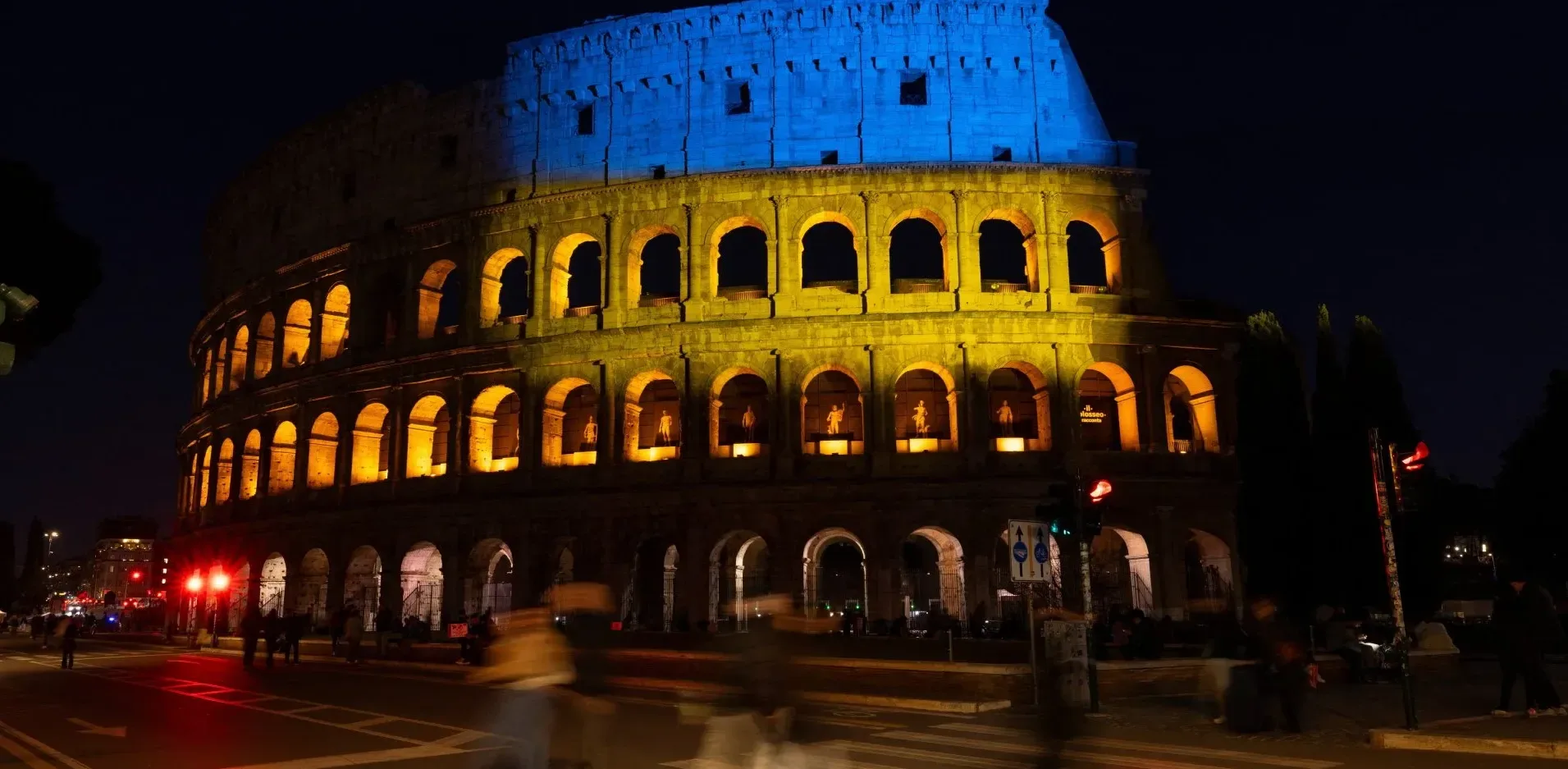 Подробнее о статье Світ у пам’ятку вторгнення: підтримка України у кольорах