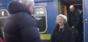 Подробнее о статье Урсула фон дер Ляєн відвідала Київ: Підтримка України в річницю вторгнення