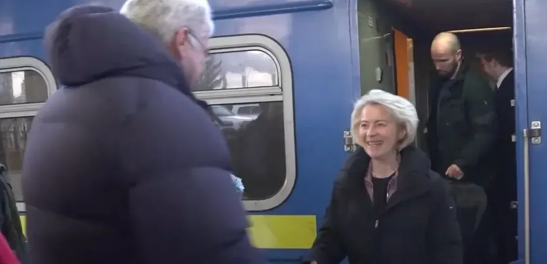 Подробнее о статье Урсула фон дер Ляєн відвідала Київ: Підтримка України в річницю вторгнення