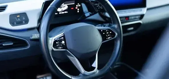 Подробнее о статье Температурний абсурд: як підігрів керма може призвести до опіків