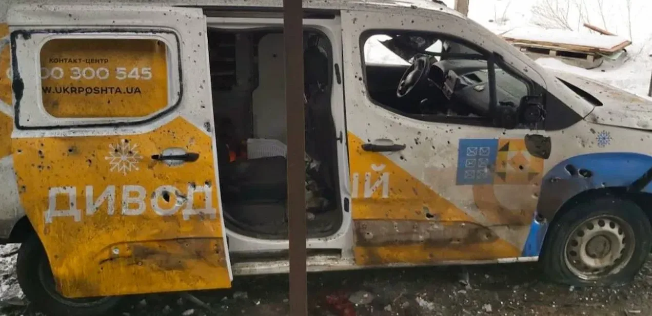 Подробнее о статье Удар дронами по авто Укрпошти в Сумській області