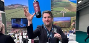 Подробнее о статье Британський експерт рекомендує українське вино: чому варто спробувати