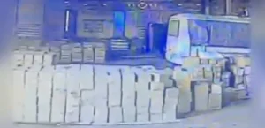 Подробнее о статье Успішна операція українських дронів у Курській області: знищено великий склад російської техніки