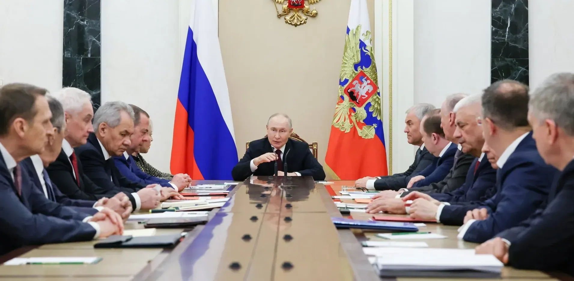 Подробнее о статье Реакція оточення Путіна на підготовку до війни