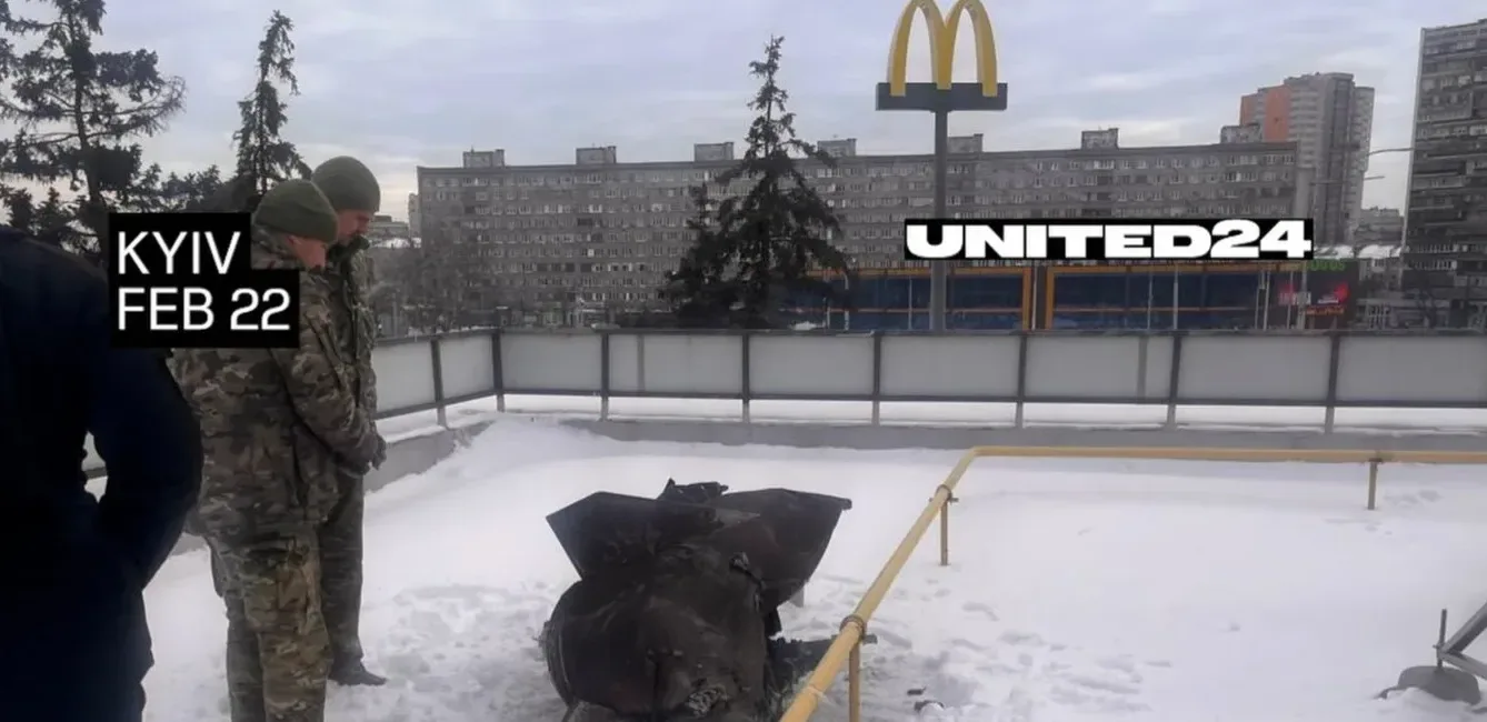 Подробнее о статье У Києві знову завдано ракетного удару: Уламки ракети ‘Іскандер’ впали на дах ресторану McDonald’s