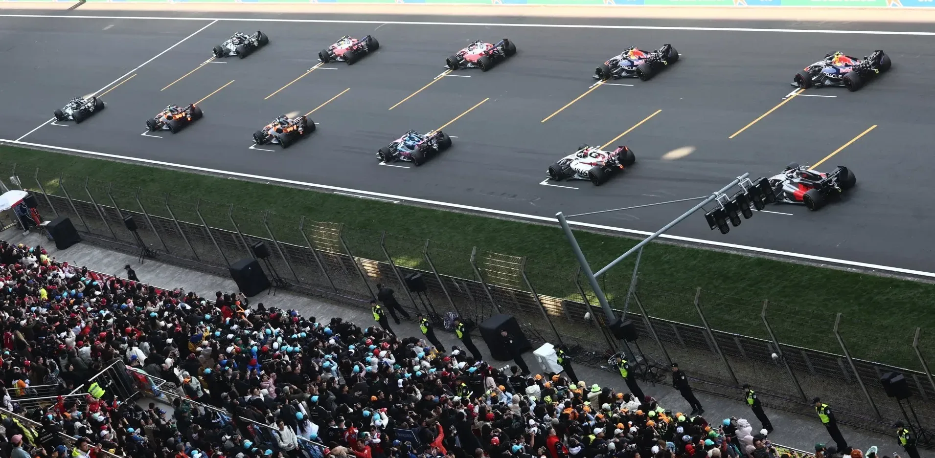 Подробнее о статье Джордж Расселл Переможець Спринту Гран-Прі Китаю