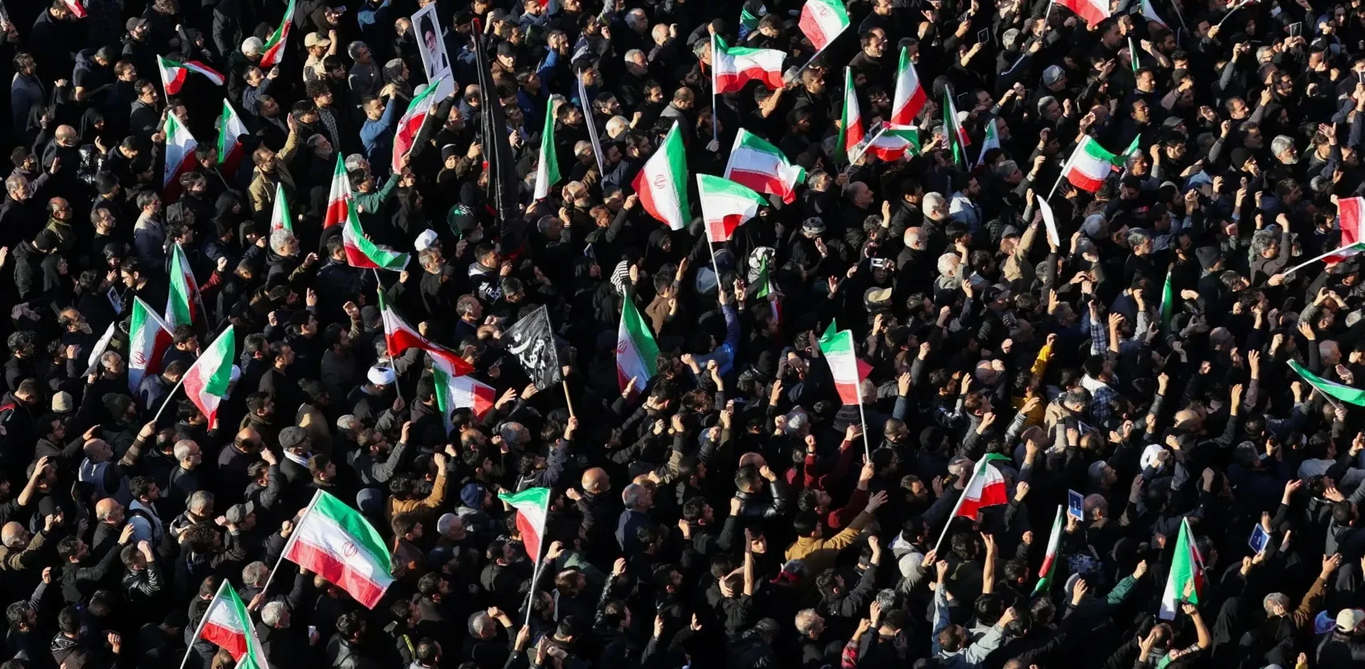 Подробнее о статье Святкування смерті Хаменеї в Ірані