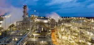 Подробнее о статье Удар по НПЗ у Ленінградській області: наслідки та реакція