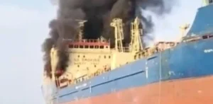 Подробнее о статье Танкер под Иранским Уражением в Ормузской Протоці