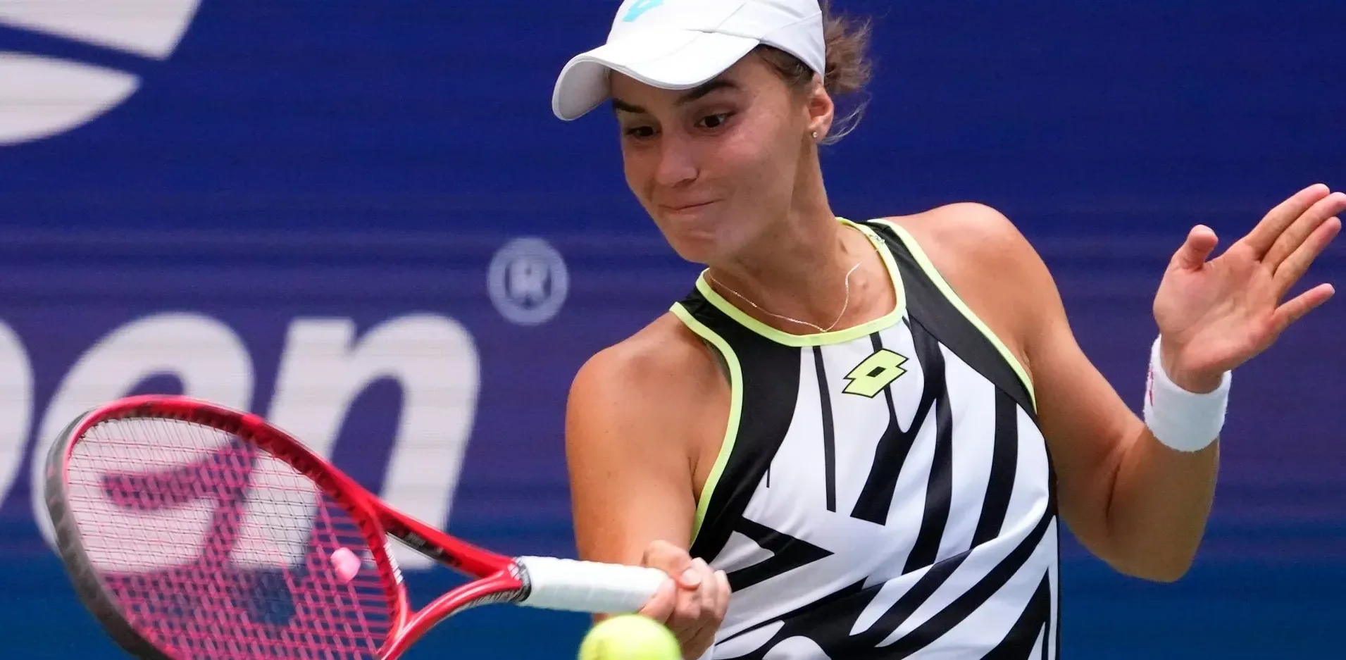 Подробнее о статье Калініна в півфіналі Анталії: Перемога над Чараєвою