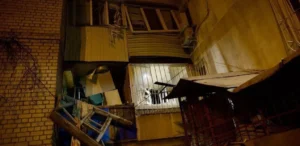 Подробнее о статье У Дніпрі влучили ракети: постраждали десятки, загорівся банк