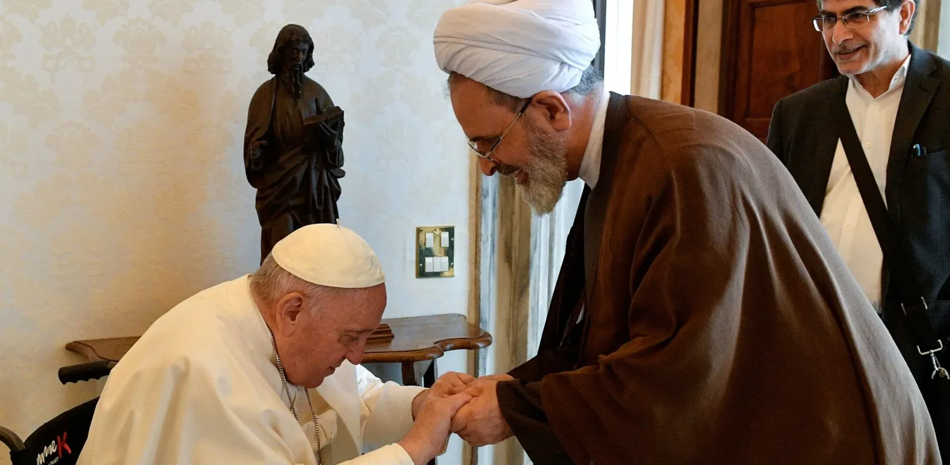 Подробнее о статье Аятола Арафи приемет керовнитсво Іраном