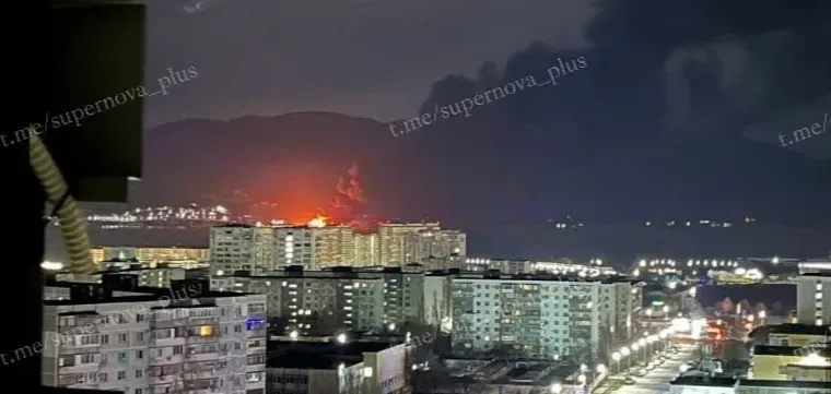 Подробнее о статье Новоросійськ під обстрілом: Пожежа на терміналі порту