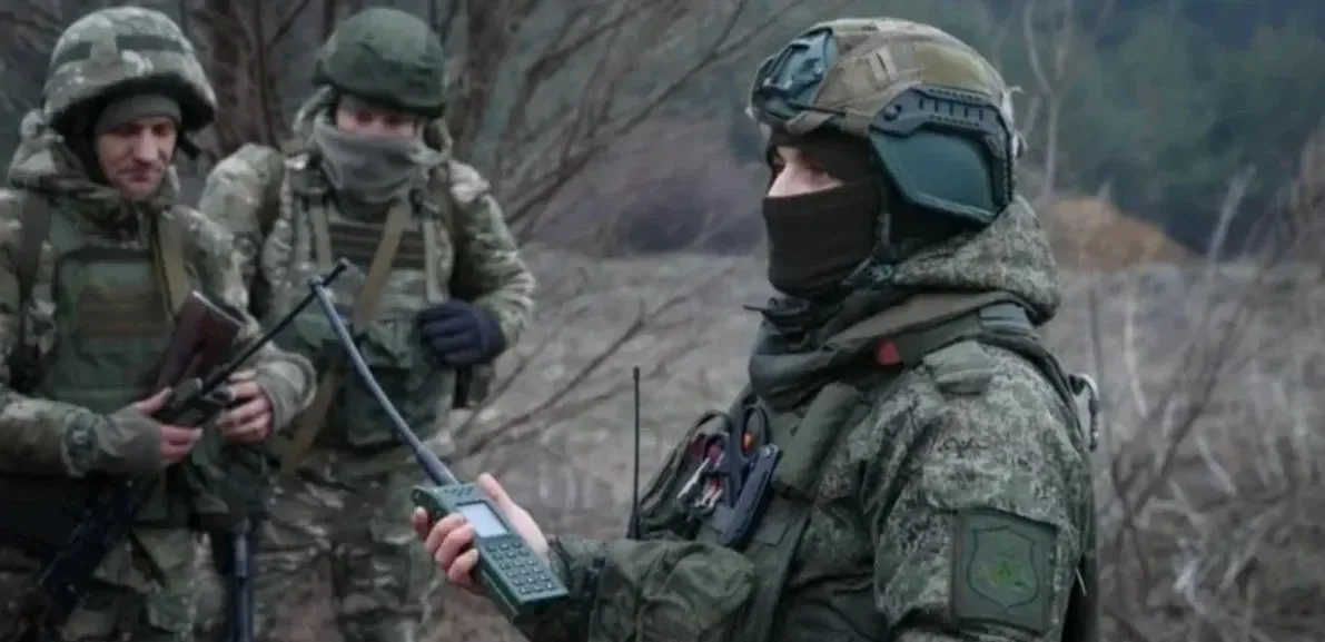 Подробнее о статье Російські окупанти маскую супутникові антени