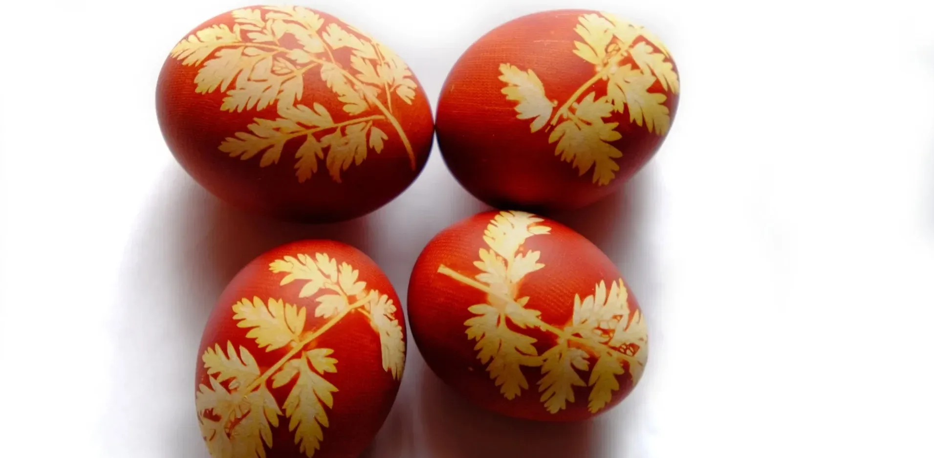 Подробнее о статье Традиційні способи фарбування яєць до Великодня 2026 року