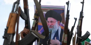 Подробнее о статье Реакція Ірану на ліквідацію Хаменеї: Тривалий конфлікт на Близькому Сході