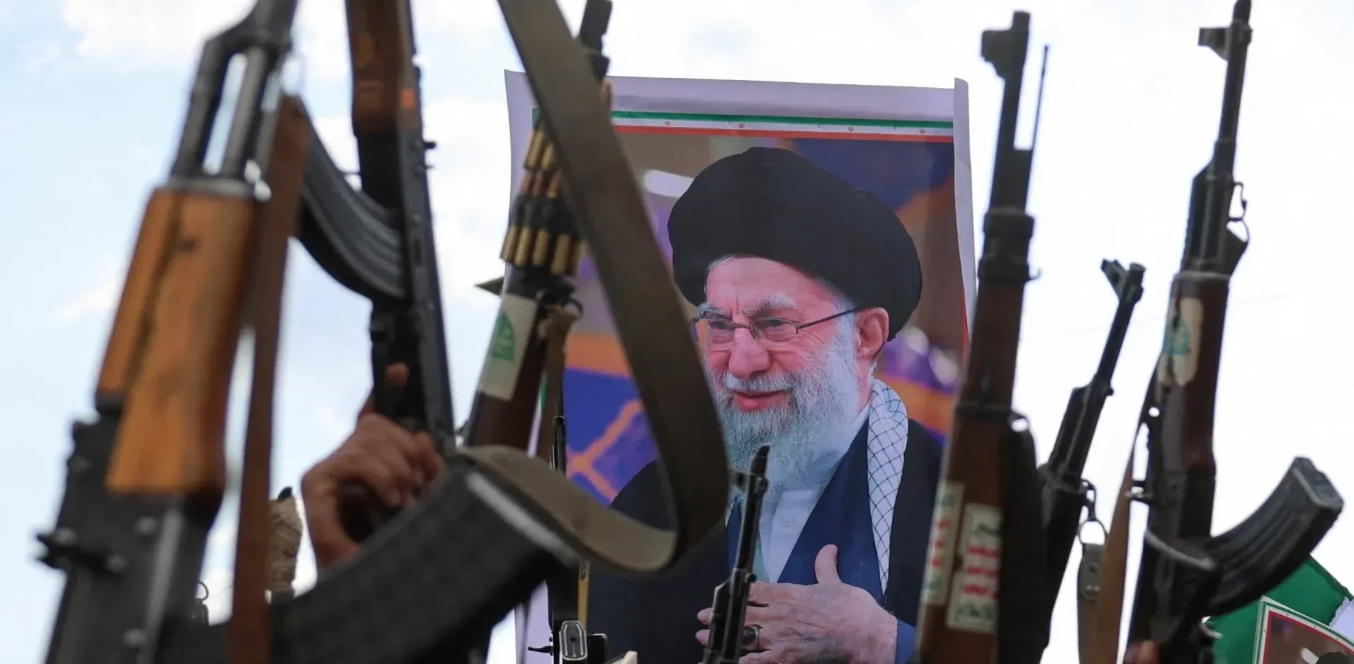 Подробнее о статье Реакція Ірану на ліквідацію Хаменеї: Тривалий конфлікт на Близькому Сході