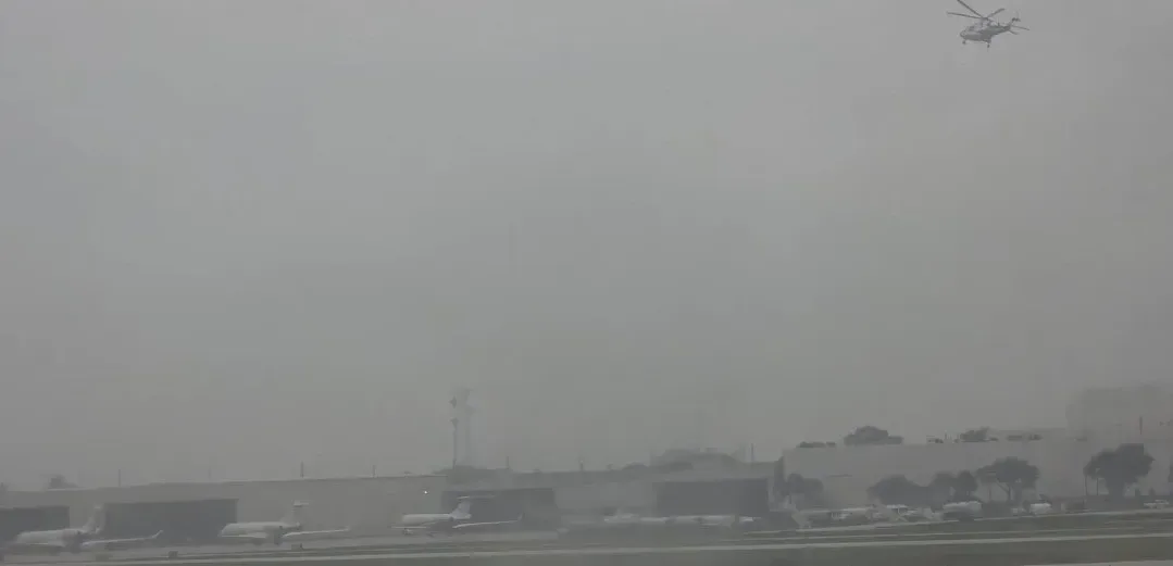 Подробнее о статье Невідомий дрон біля літака Трампа: інцидент в аеропорту США