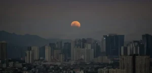 Подробнее о статье Повне Місячне Затемнення 2026: Унікальний ‘Кривавий’ Місяць