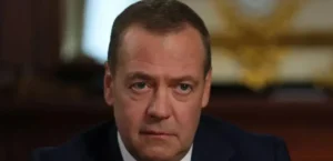 Подробнее о статье Відповідь Медведєва на заяви Трампа про НАТО