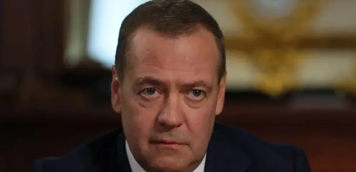 Подробнее о статье Відповідь Медведєва на заяви Трампа про НАТО