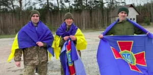 Подробнее о статье Великодній обмін полоненими: 12 військових повернулися в Україну