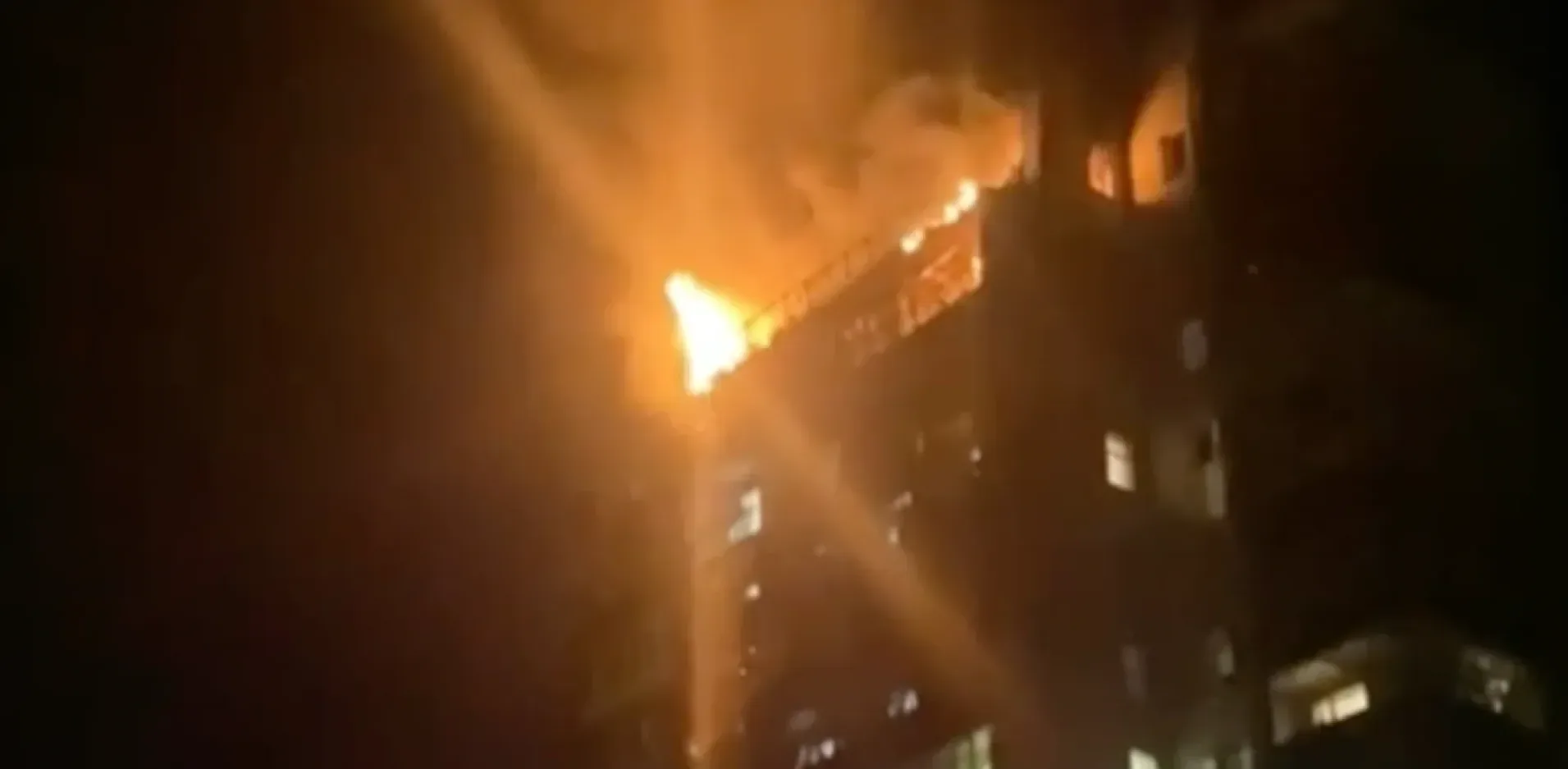 Подробнее о статье Атака дронів на Суми: пожежа в багатоповерхівці та постраждалі