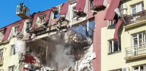 Подробнее о статье Трагедія в Одесі: наслідки нічної атаки на багатоповерхівку