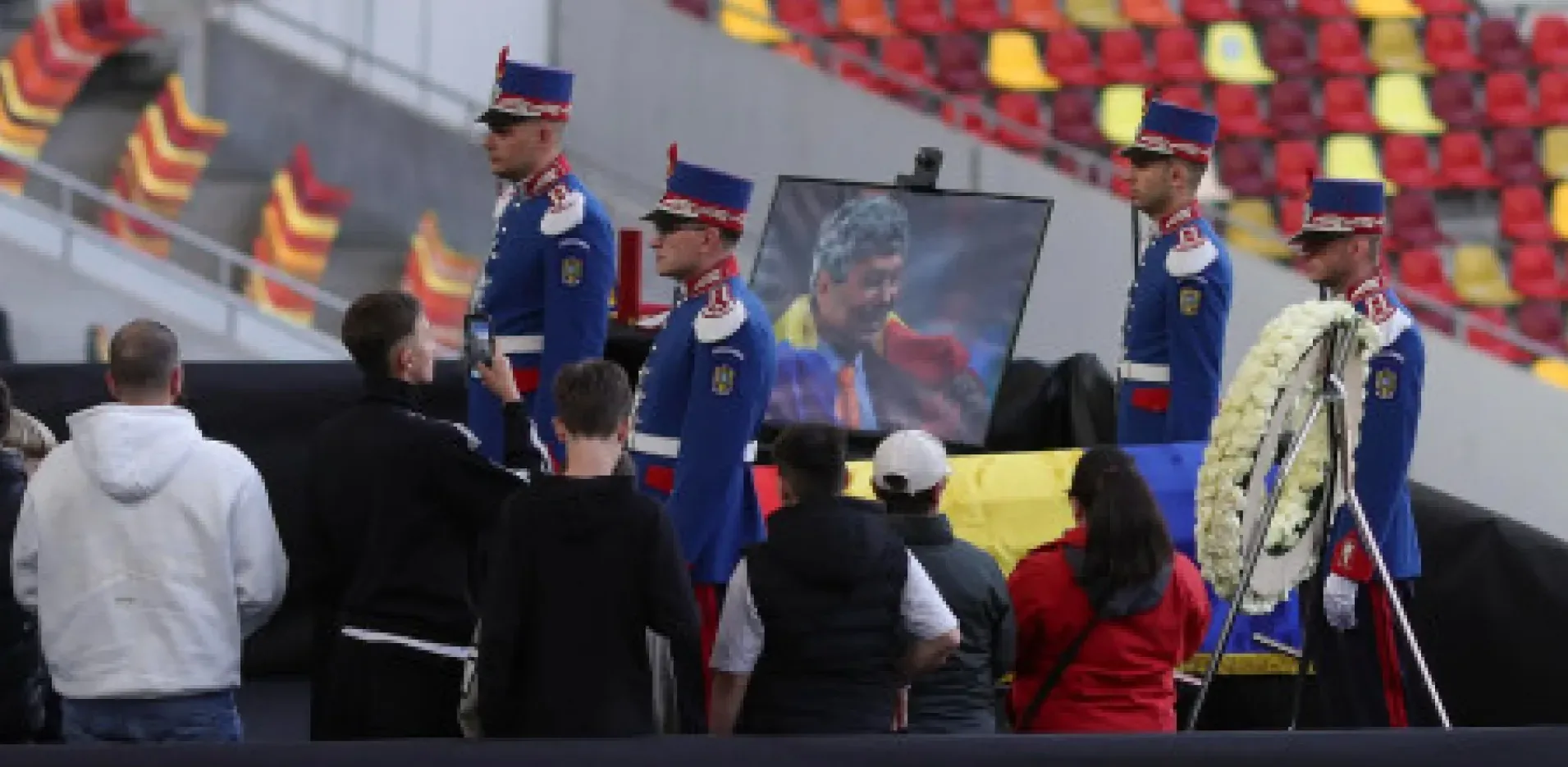 Подробнее о статье Прощання з легендарним тренером Мірчею Луческу