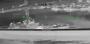 Подробнее о статье Ураження російського фрегата Адмірал Григорович українськими дронами