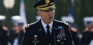 Подробнее о статье Гегсет закликає Джорджа піти у відставку під час війни з Іраном