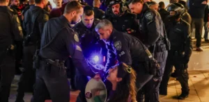 Подробнее о статье Силове розгону антивоєнного мітингу в Тель-Авіві