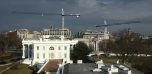 Подробнее о статье Суд у США дозволив продовжити будівництво бального залу Трампа